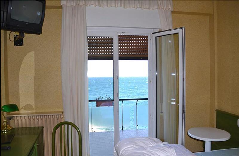 Hotel Caribe - Garda Lake Collection Brenzone sul Garda Εξωτερικό φωτογραφία